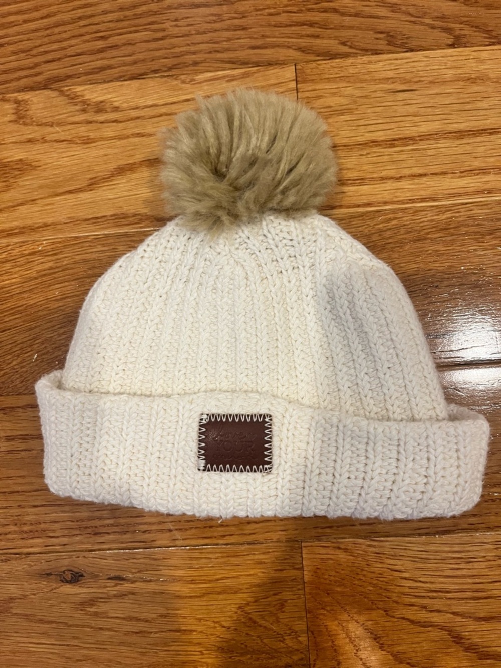 NWOT- love your melon infant Pom Pom Beanie with Faux Fur Pom
